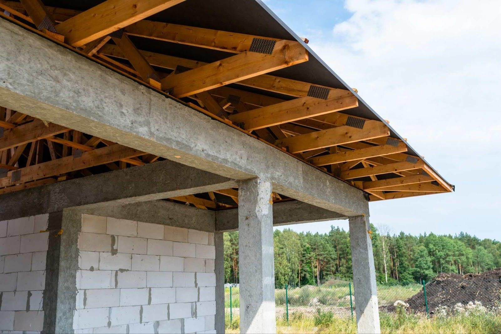 Podbitie strechy a jeho primárna funkcia